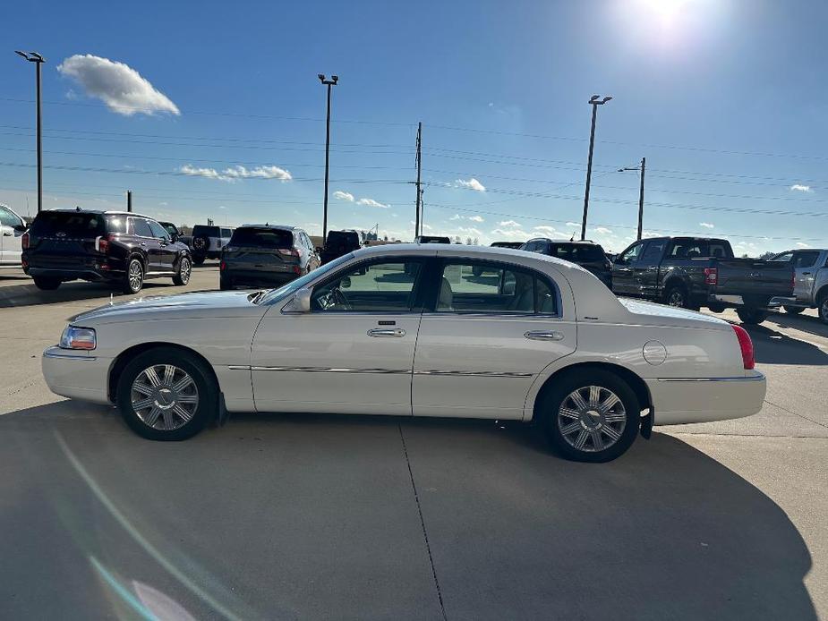 used 2004 Lincoln Town Car car, priced at $6,995