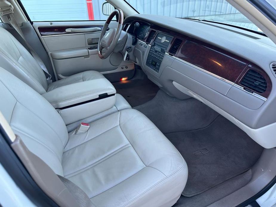 used 2004 Lincoln Town Car car, priced at $6,995