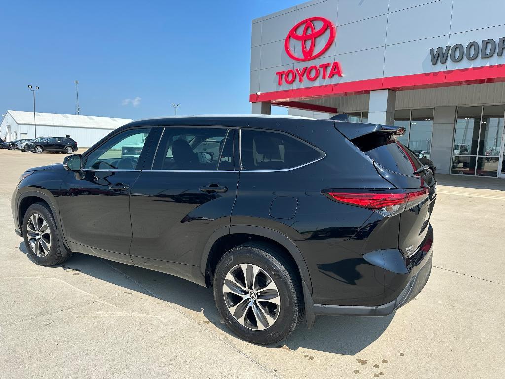 used 2022 Toyota Highlander car, priced at $39,710
