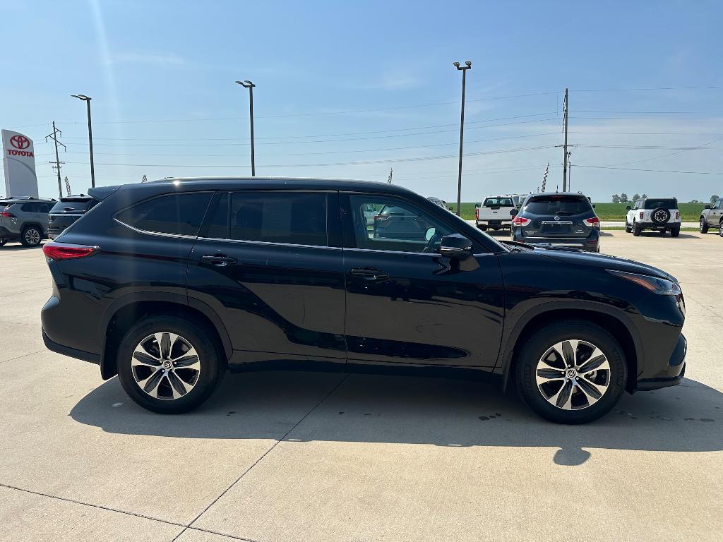 used 2022 Toyota Highlander car, priced at $39,710