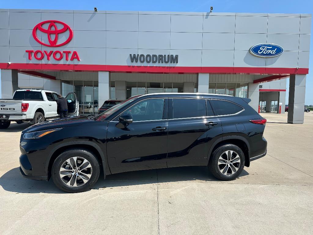 used 2022 Toyota Highlander car, priced at $39,710