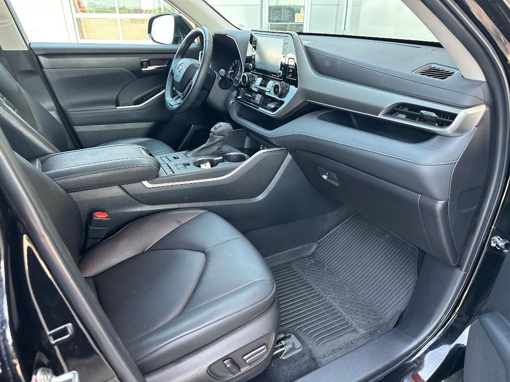 used 2022 Toyota Highlander car, priced at $39,710