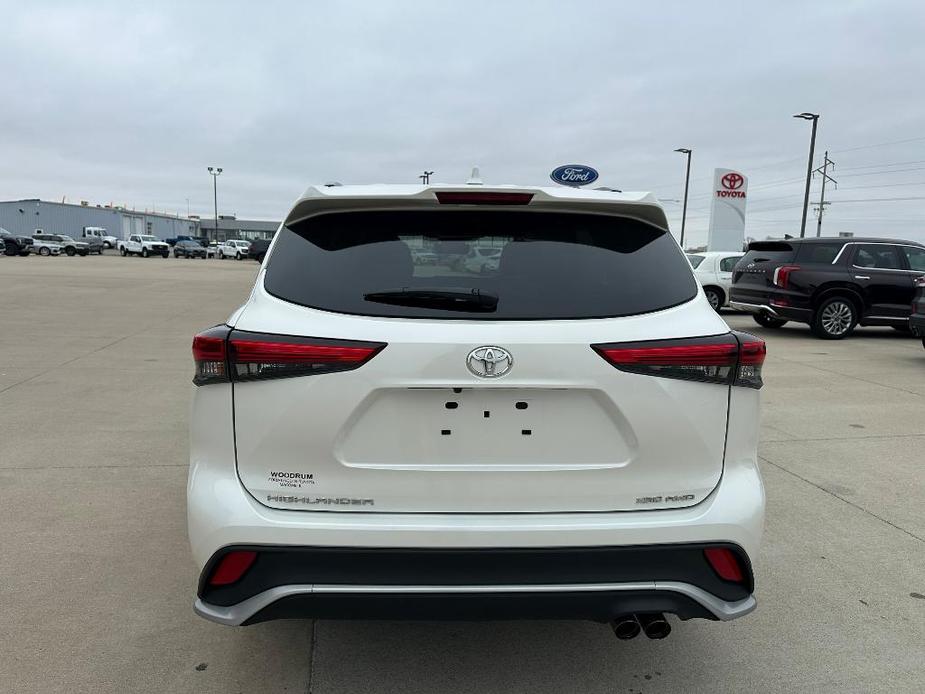 used 2021 Toyota Highlander car, priced at $38,714