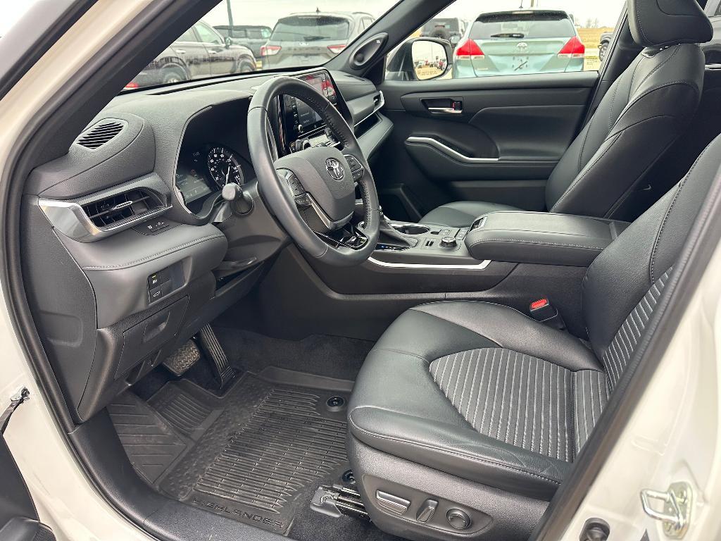 used 2021 Toyota Highlander car, priced at $38,714