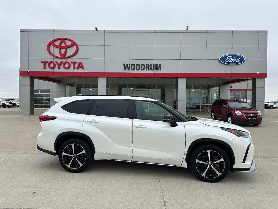 used 2021 Toyota Highlander car, priced at $38,714