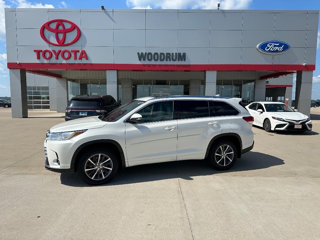 used 2018 Toyota Highlander car, priced at $25,385