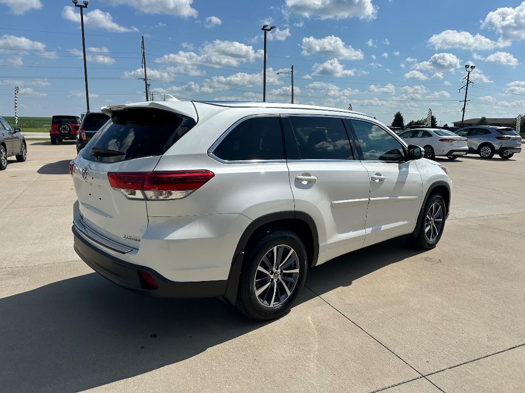 used 2018 Toyota Highlander car, priced at $25,385
