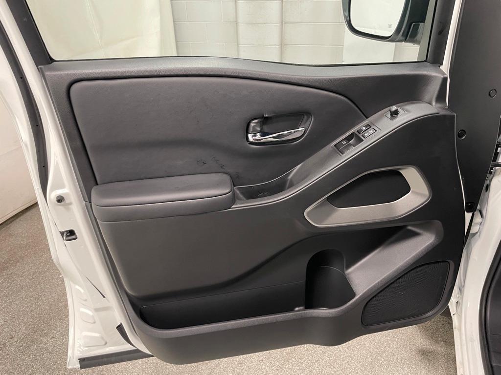 new 2025 Nissan Frontier car