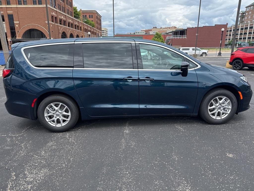 new 2025 Chrysler Pacifica car