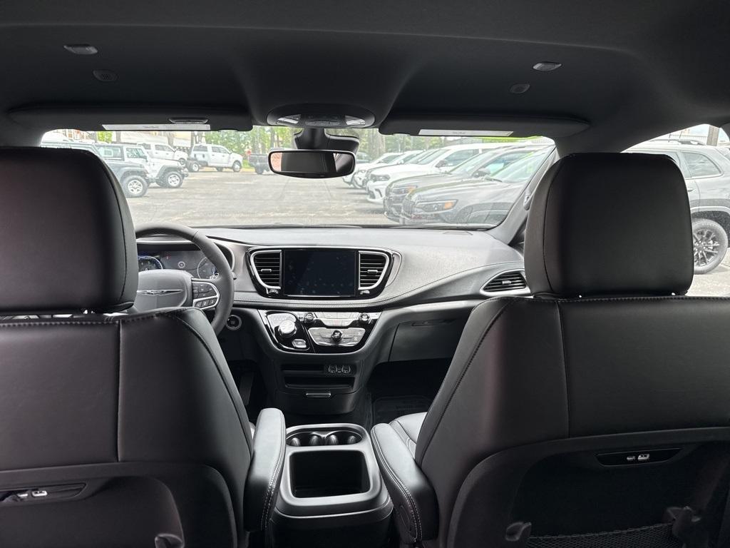 new 2025 Chrysler Pacifica car