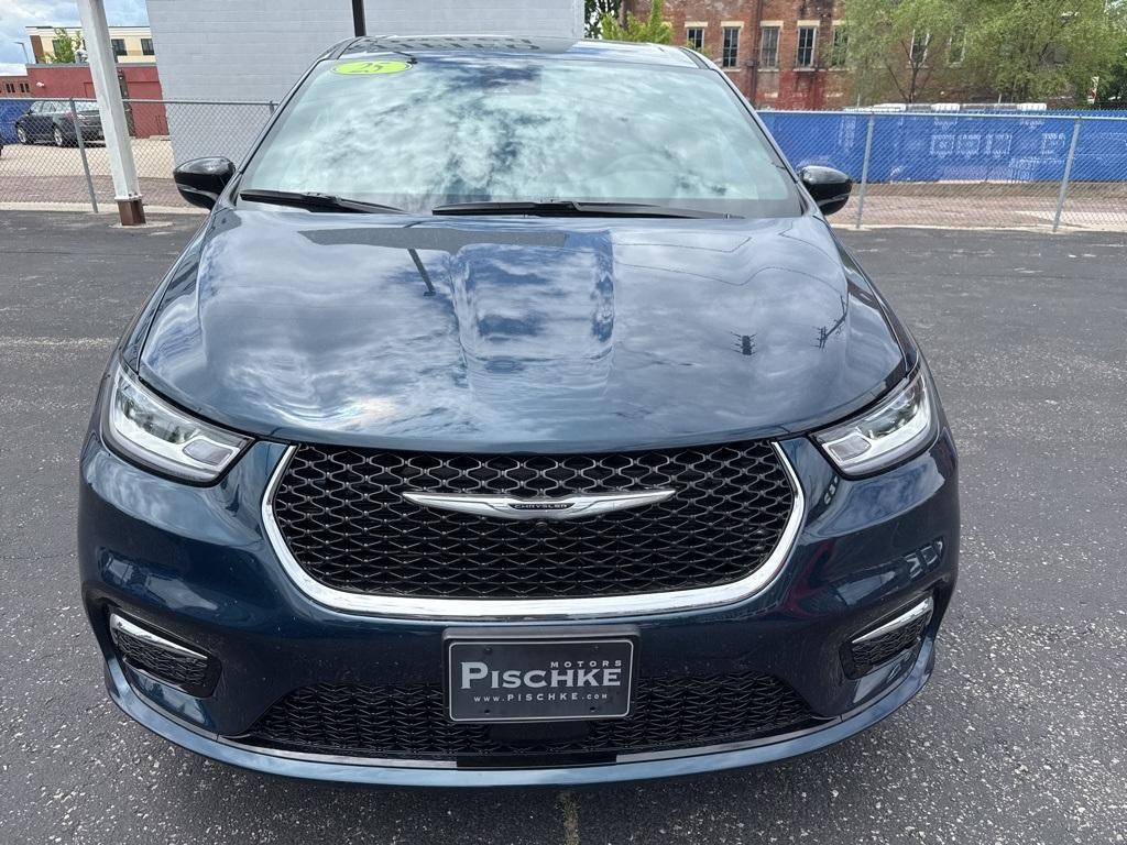 new 2025 Chrysler Pacifica car