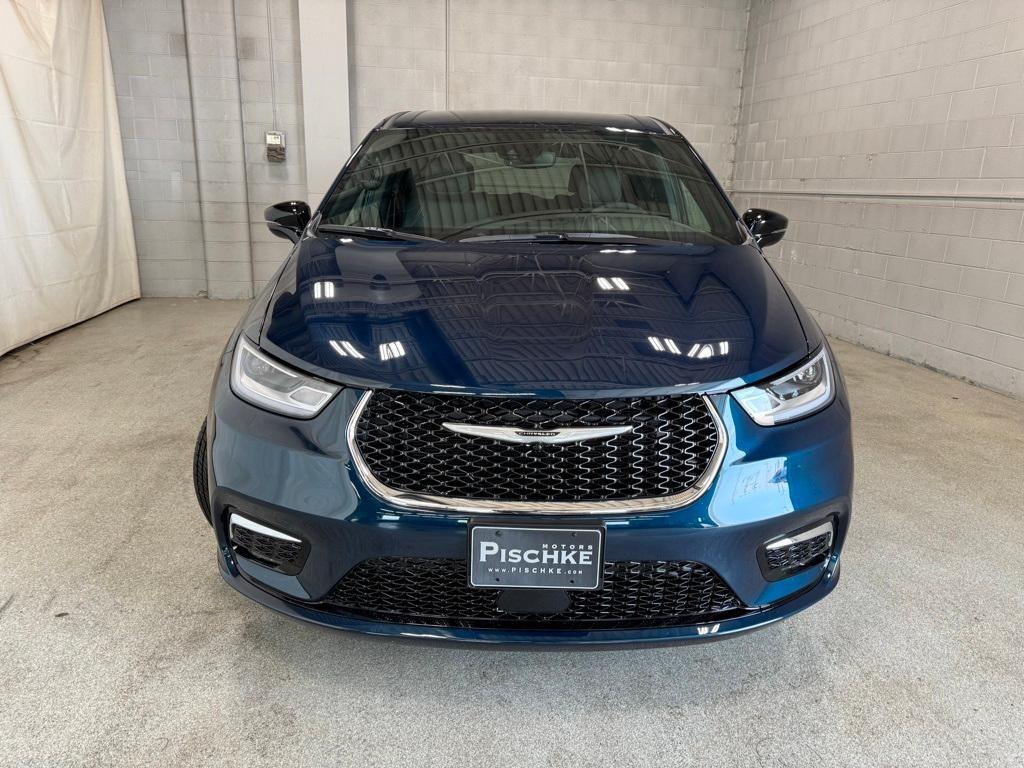 new 2025 Chrysler Pacifica car