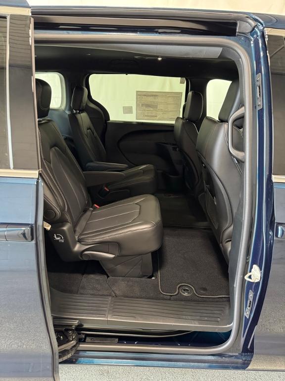 new 2025 Chrysler Pacifica car