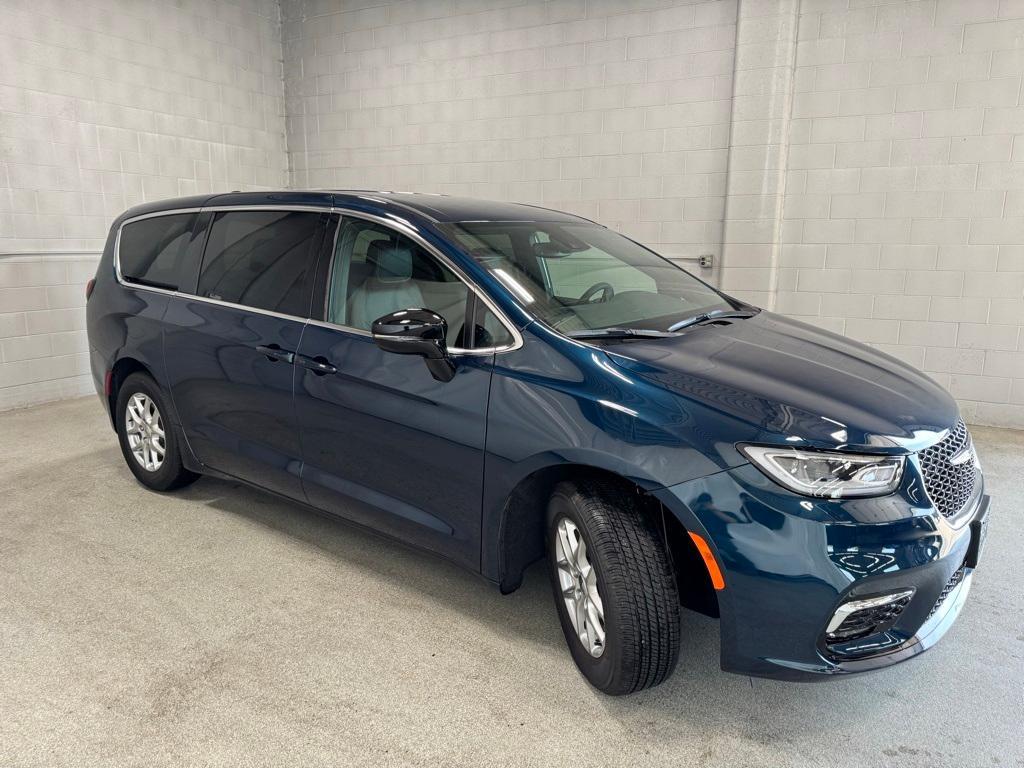 new 2025 Chrysler Pacifica car