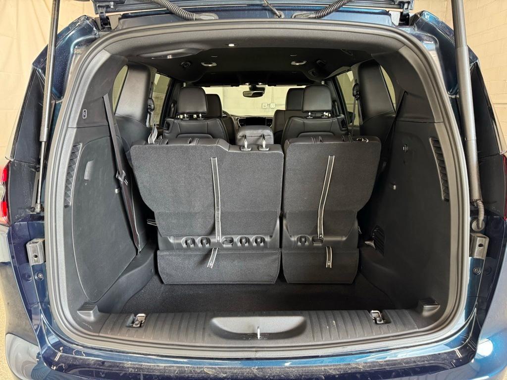 new 2025 Chrysler Pacifica car