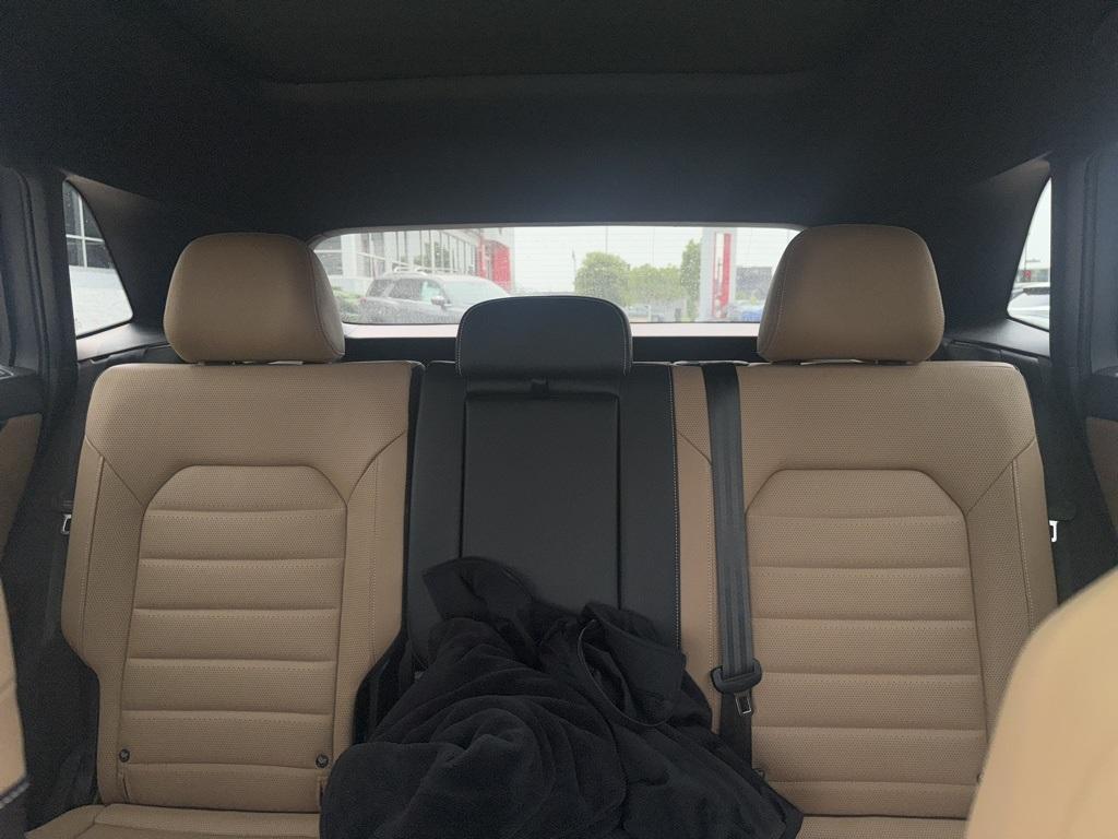 used 2024 Volkswagen Atlas Cross Sport car