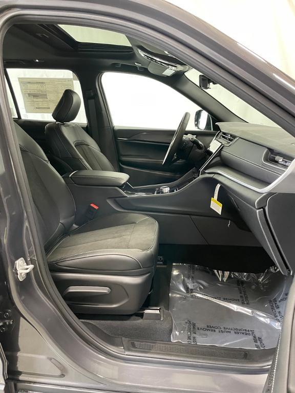 new 2025 Jeep Grand Cherokee car