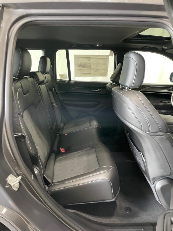 new 2025 Jeep Grand Cherokee car