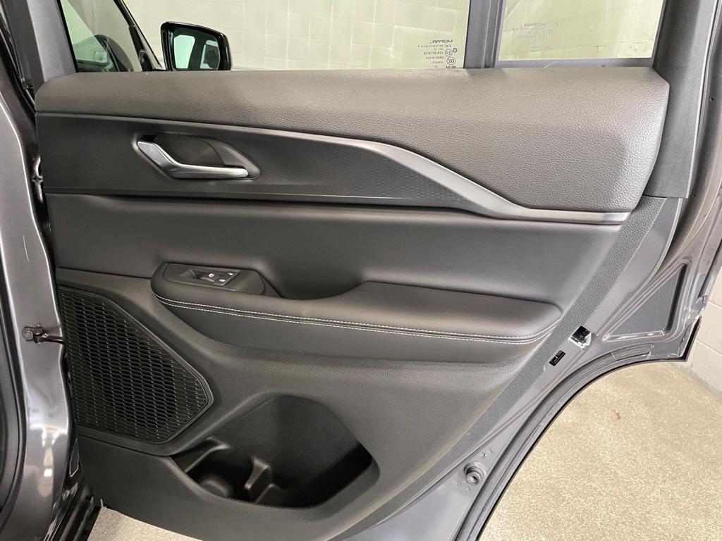 new 2025 Jeep Grand Cherokee car