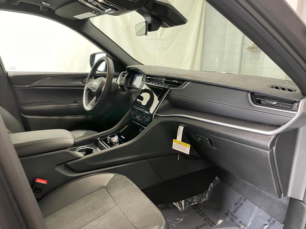 new 2025 Jeep Grand Cherokee car