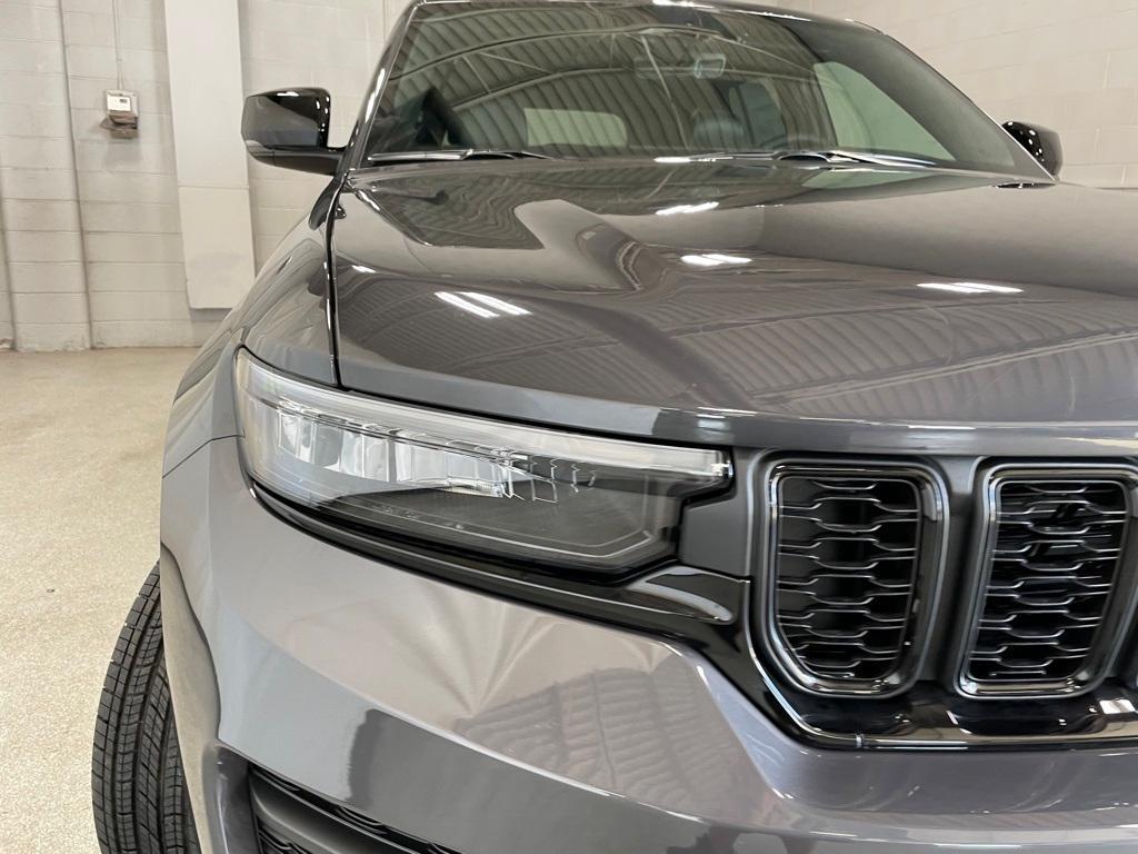 new 2025 Jeep Grand Cherokee car