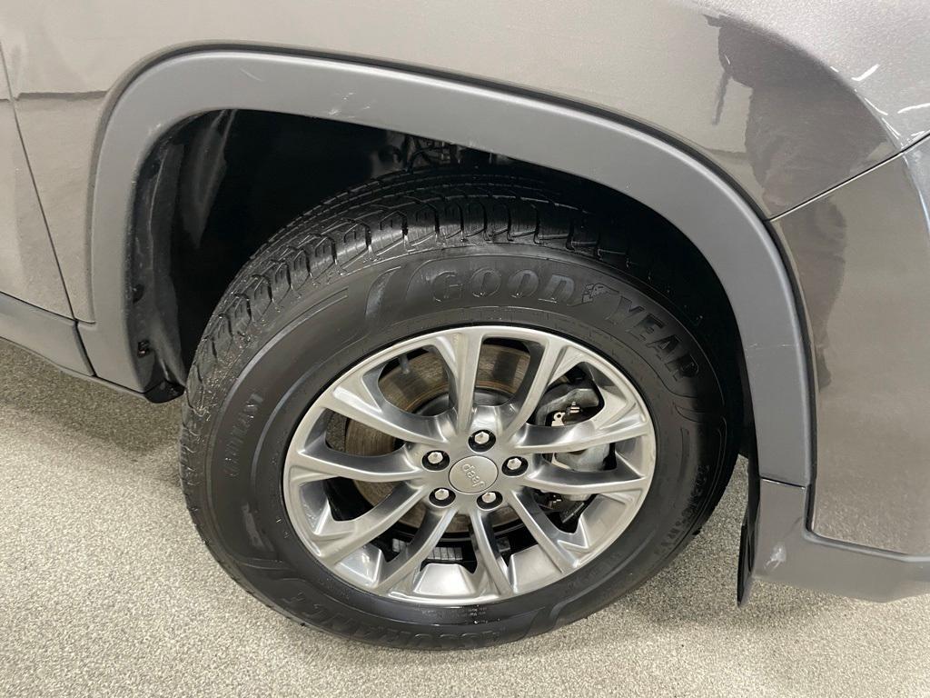 used 2019 Jeep Cherokee car, priced at $19,990