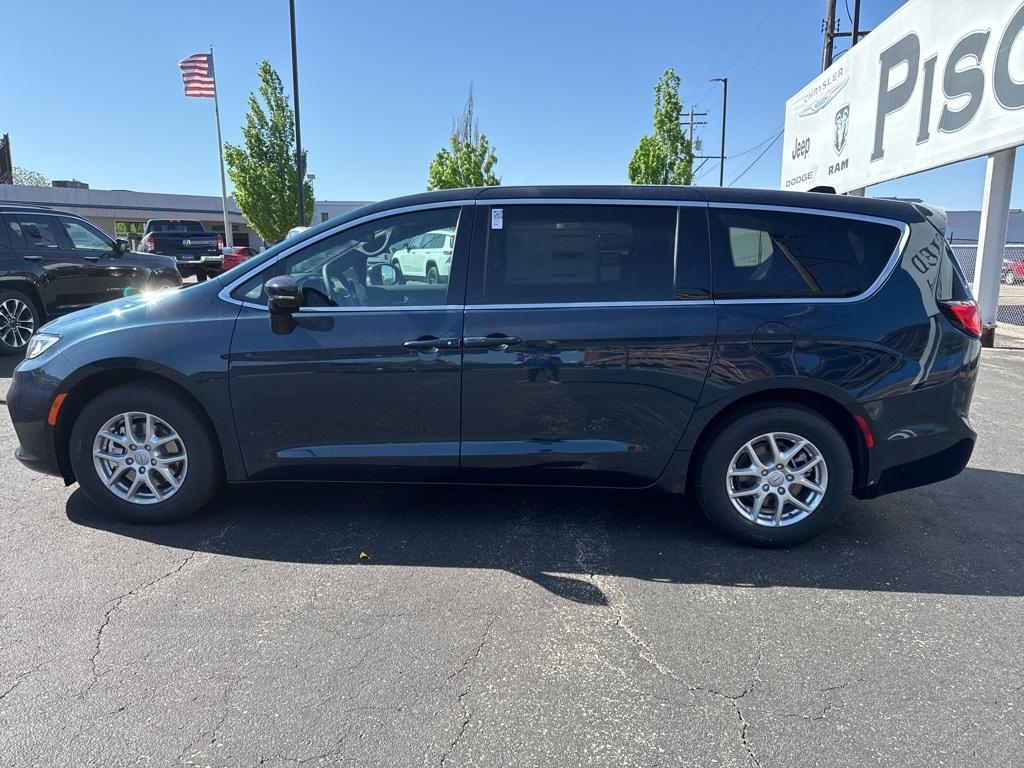 new 2025 Chrysler Pacifica car