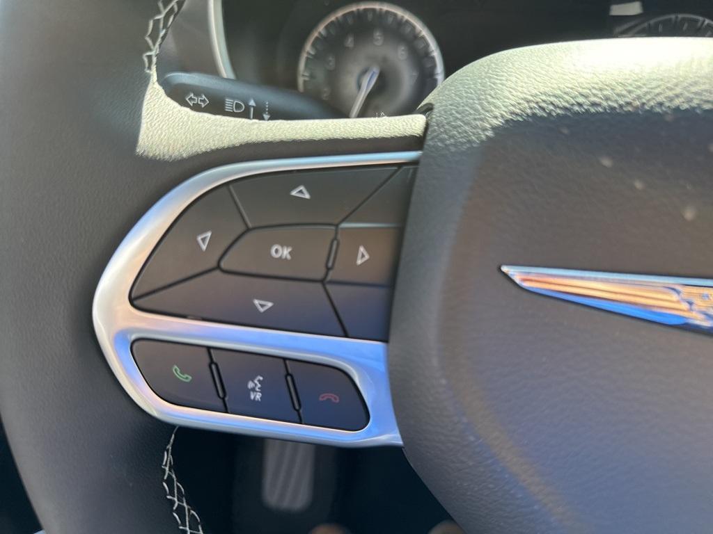 new 2025 Chrysler Pacifica car