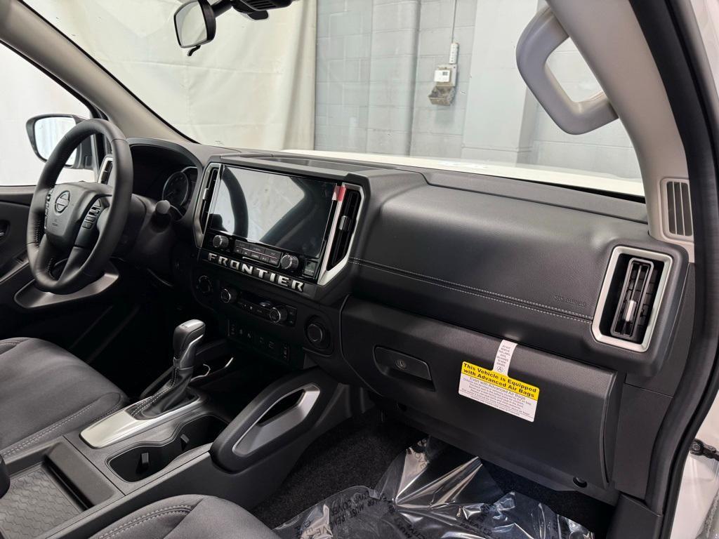 new 2025 Nissan Frontier car
