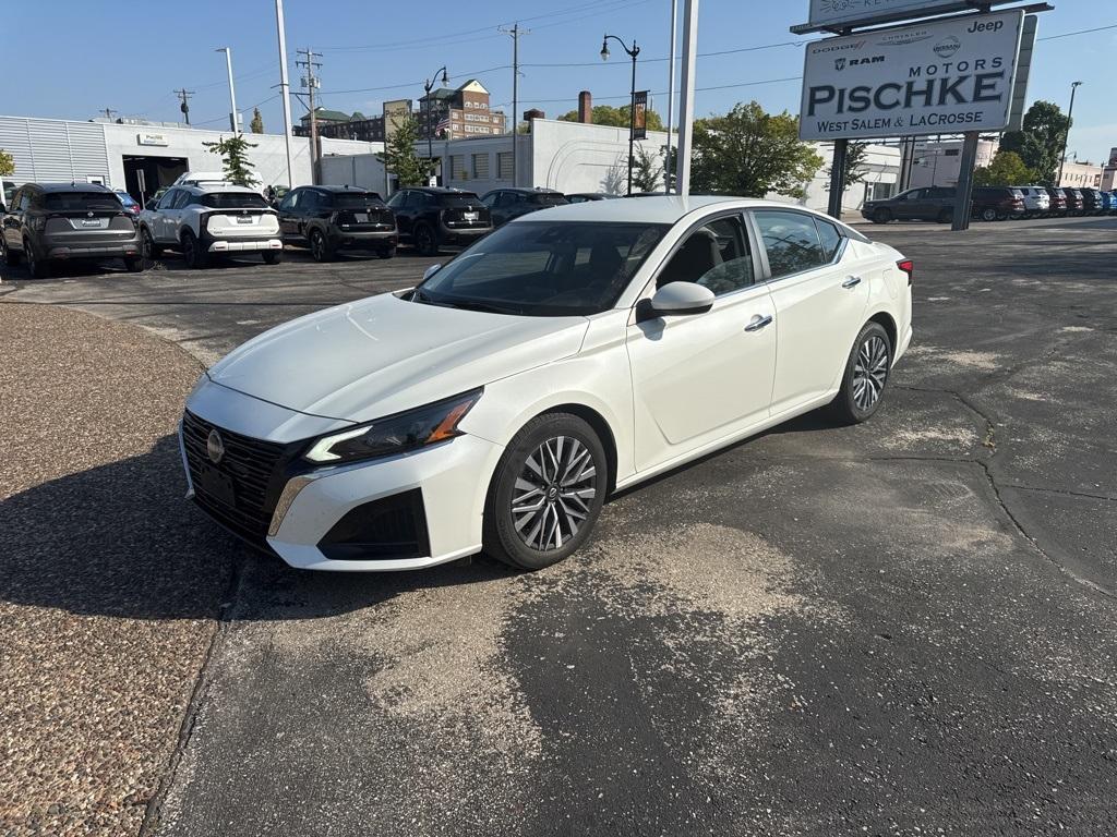 used 2023 Nissan Altima car