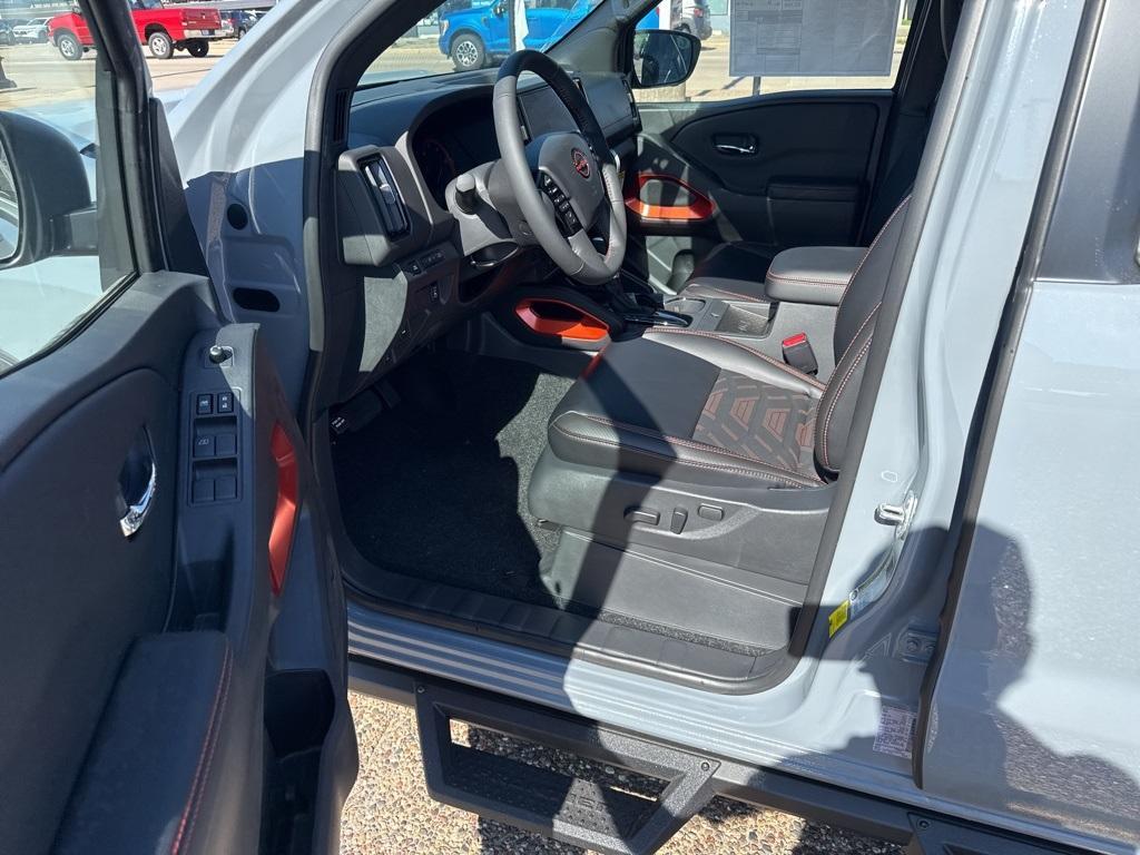 new 2025 Nissan Frontier car