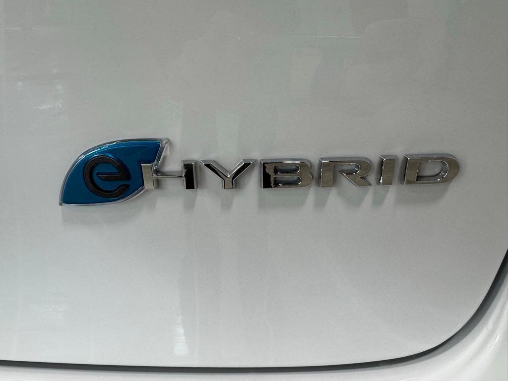 new 2025 Chrysler Pacifica Hybrid car