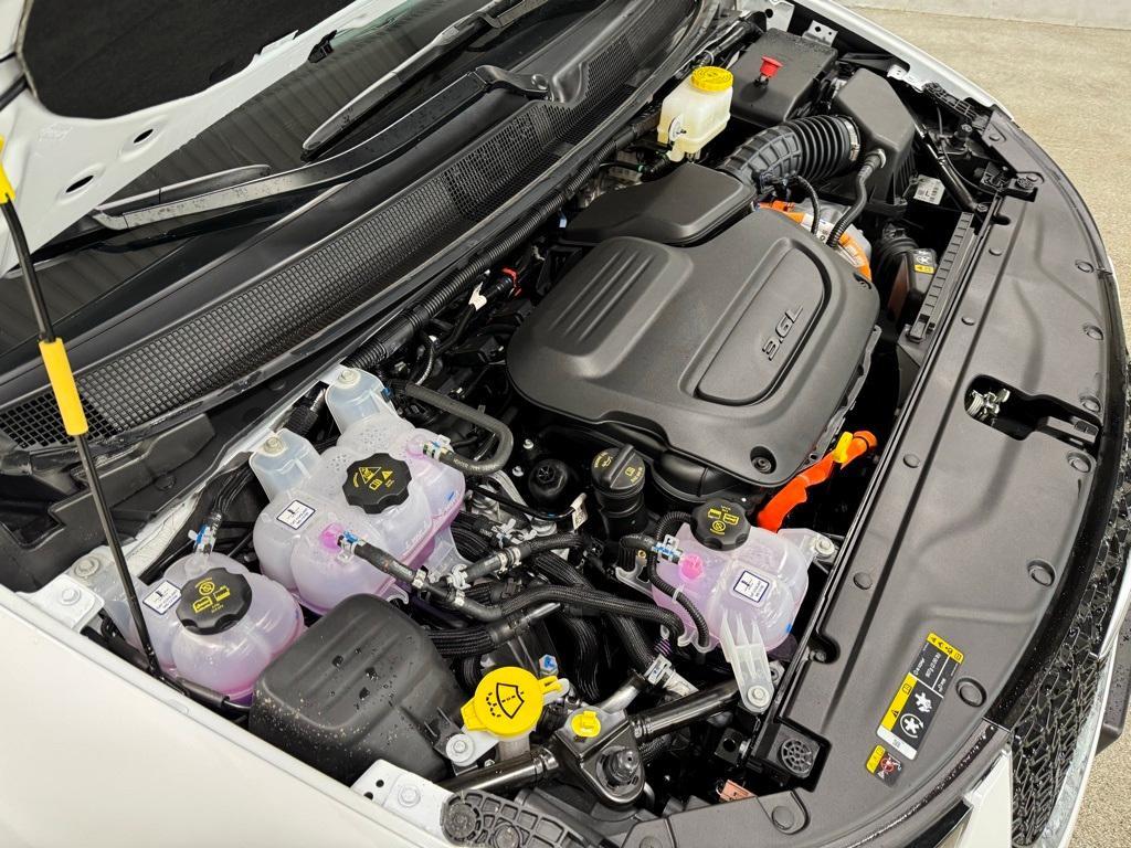 new 2025 Chrysler Pacifica Hybrid car