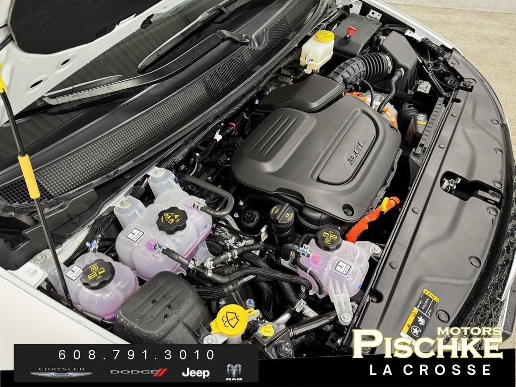 new 2025 Chrysler Pacifica Hybrid car