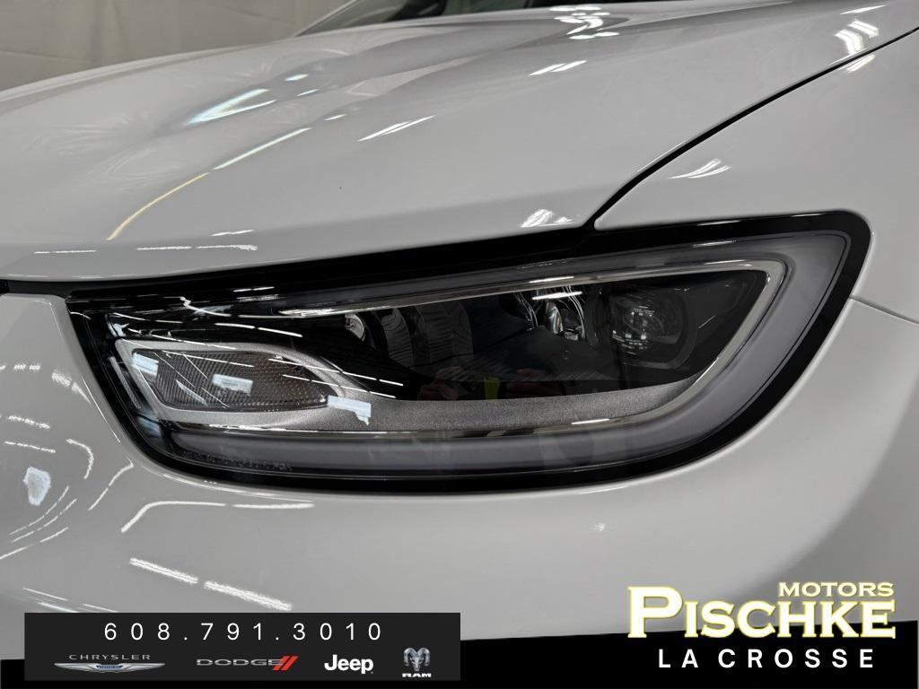new 2025 Chrysler Pacifica Hybrid car