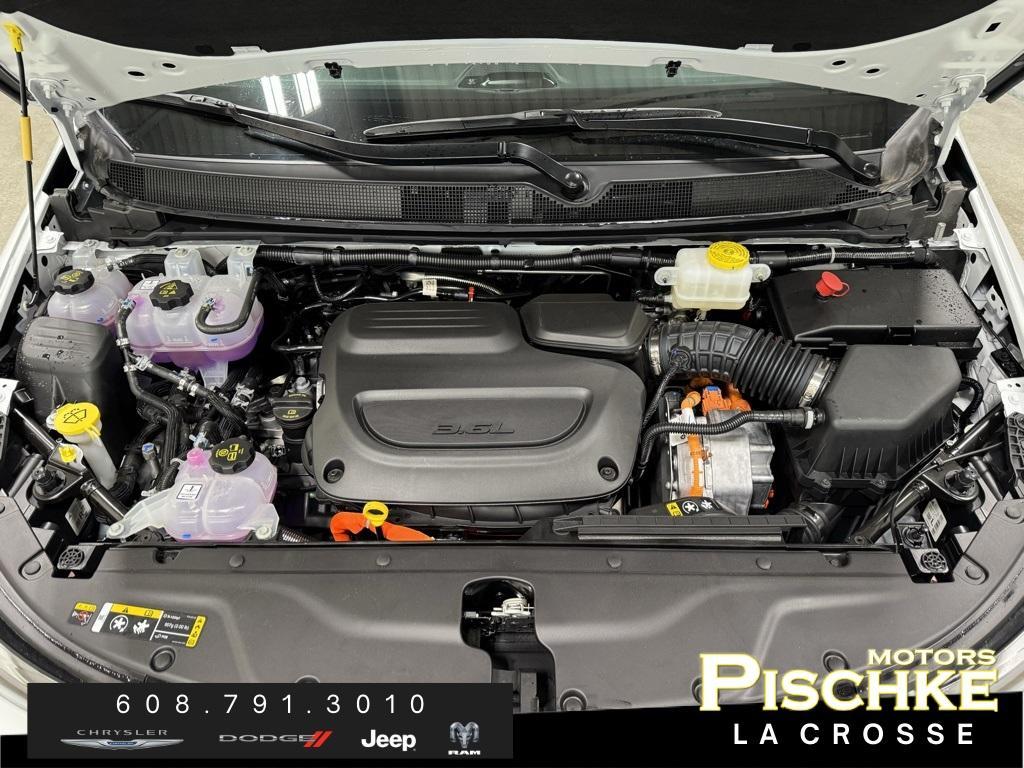 new 2025 Chrysler Pacifica Hybrid car