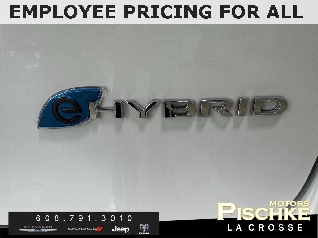 new 2025 Chrysler Pacifica Hybrid car