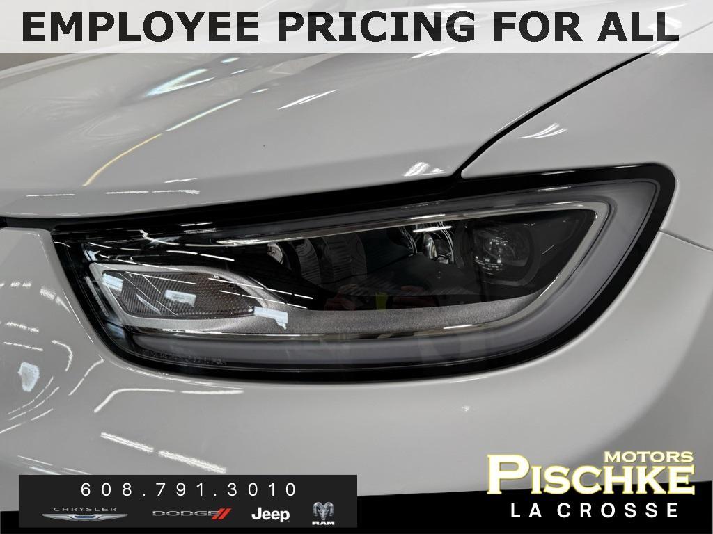 new 2025 Chrysler Pacifica Hybrid car