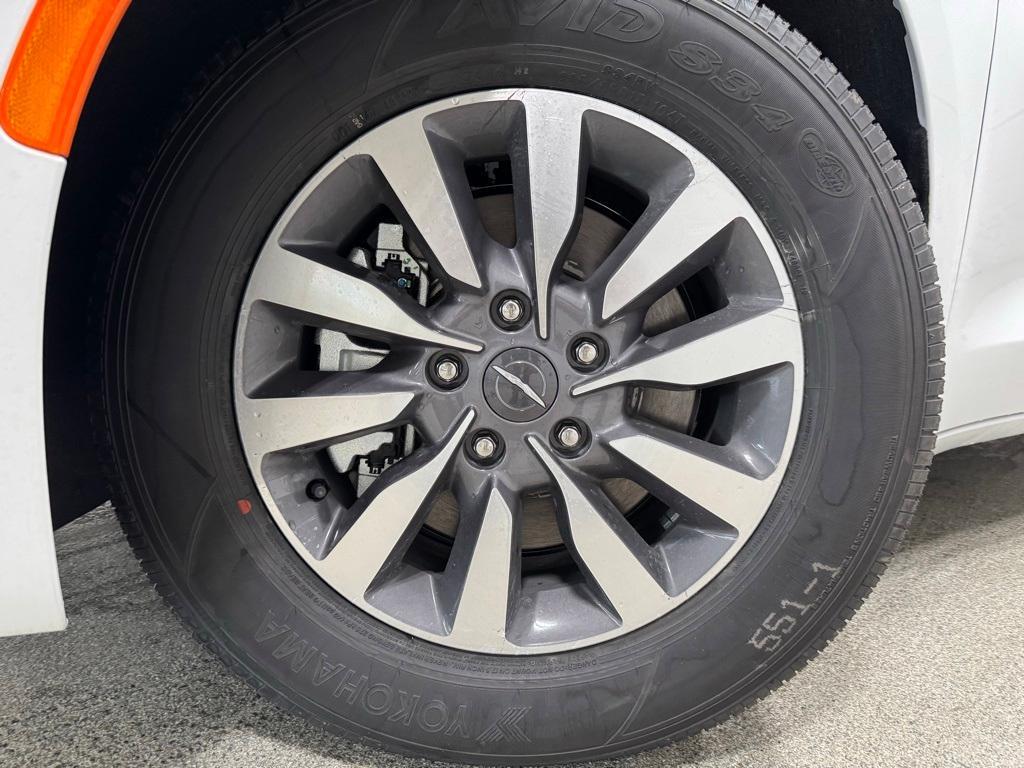 new 2025 Chrysler Pacifica Hybrid car