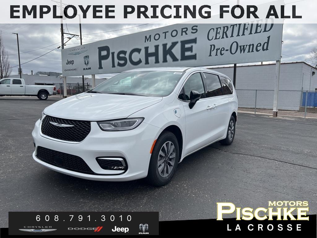 new 2025 Chrysler Pacifica Hybrid car
