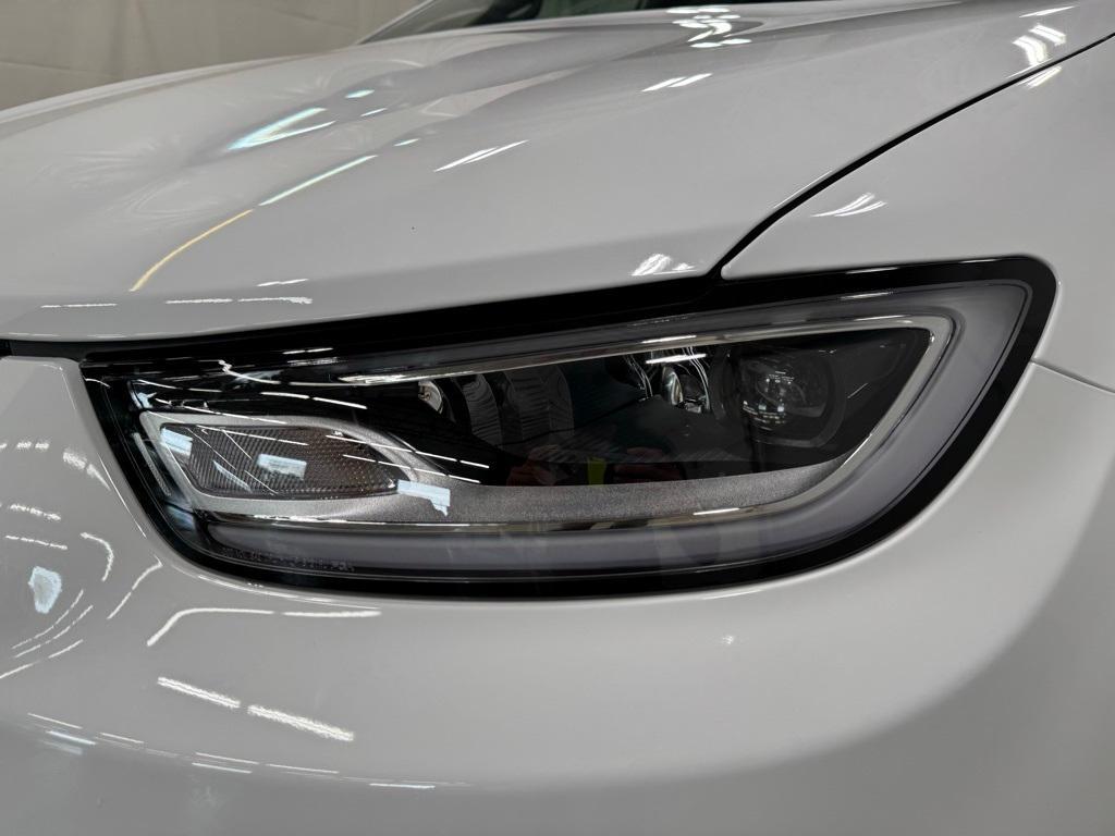 new 2025 Chrysler Pacifica Hybrid car