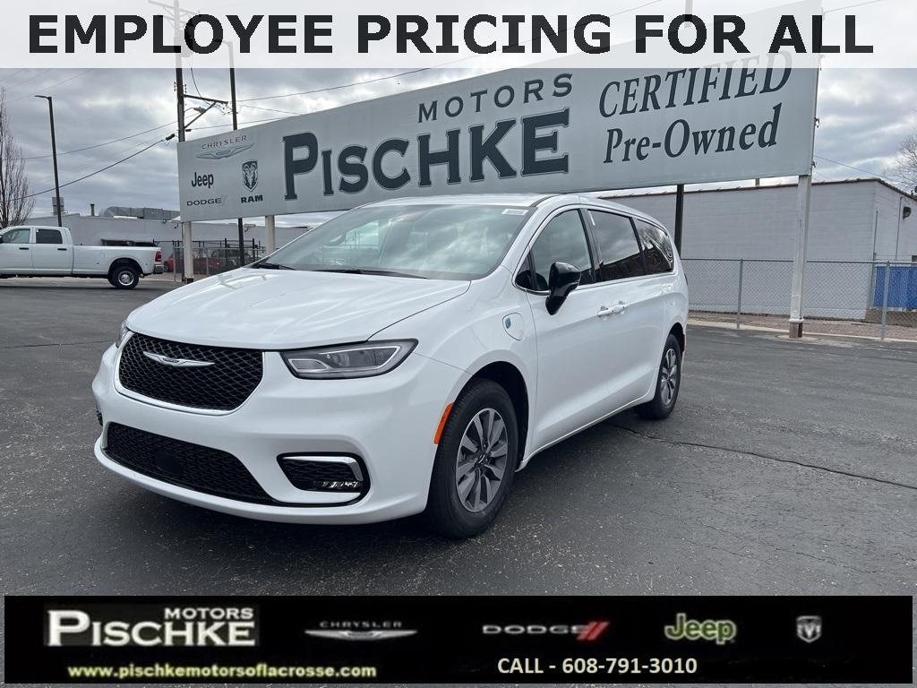 new 2025 Chrysler Pacifica Hybrid car