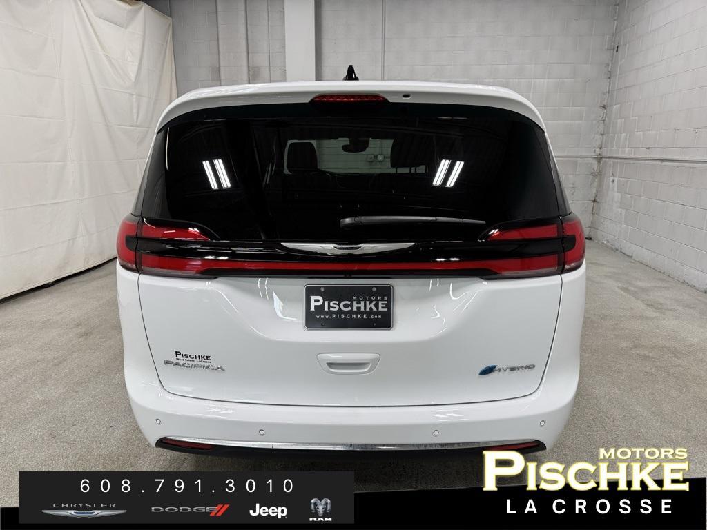 new 2025 Chrysler Pacifica Hybrid car