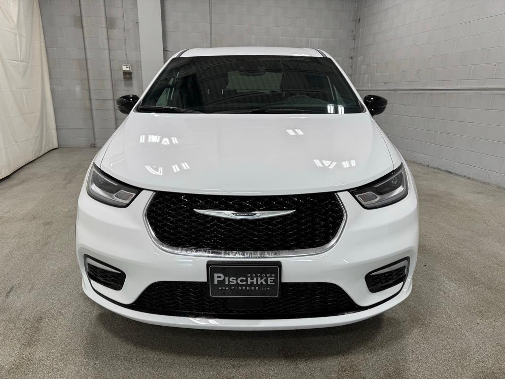 new 2025 Chrysler Pacifica Hybrid car