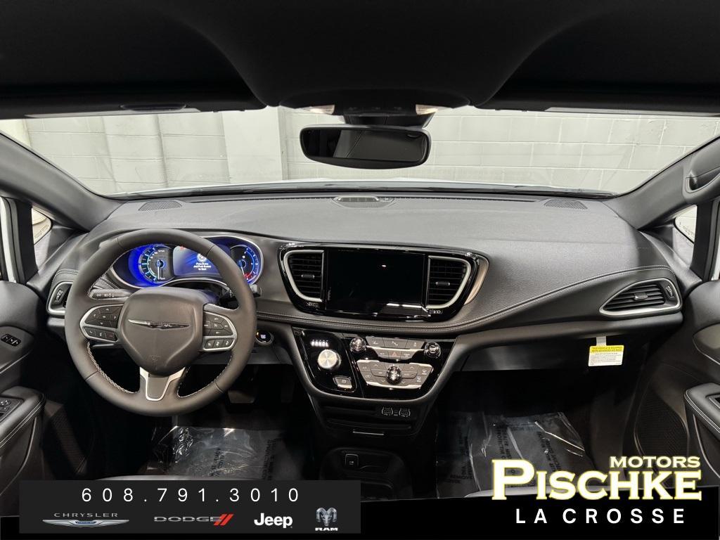 new 2025 Chrysler Pacifica Hybrid car