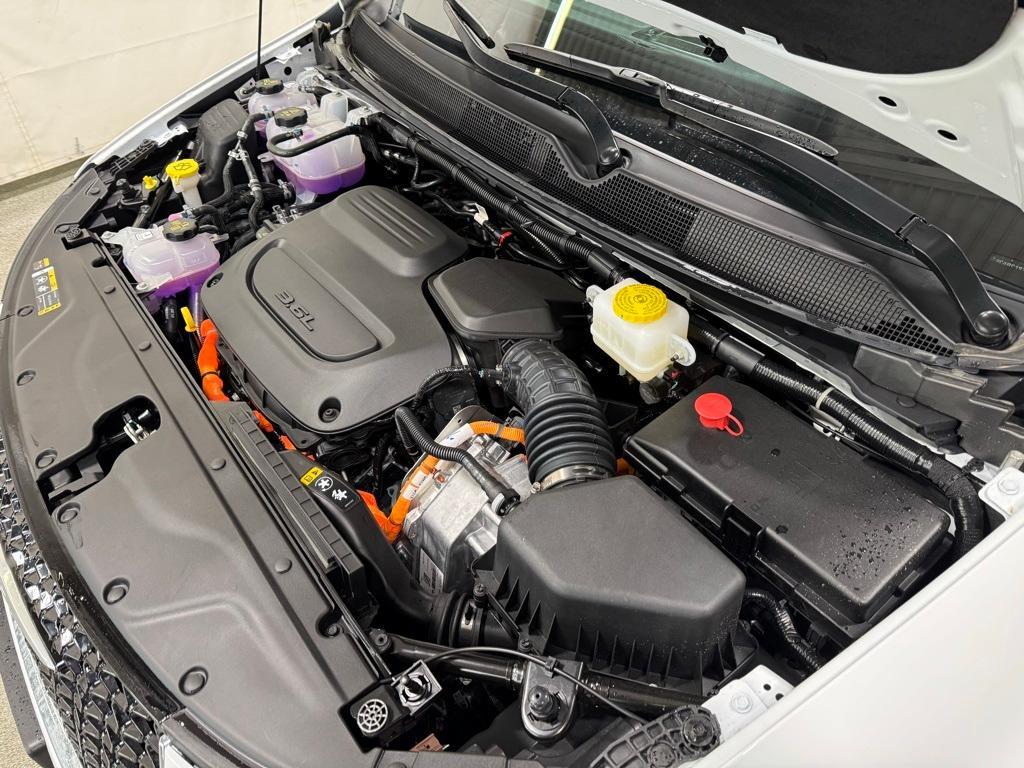 new 2025 Chrysler Pacifica Hybrid car