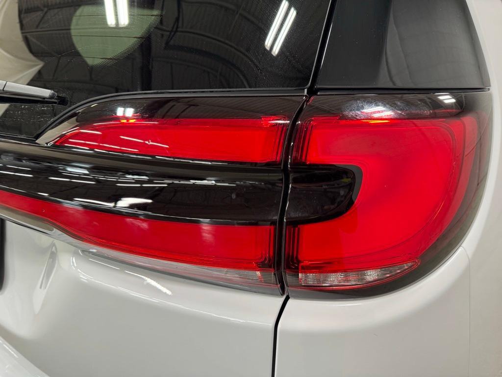 new 2025 Chrysler Pacifica Hybrid car