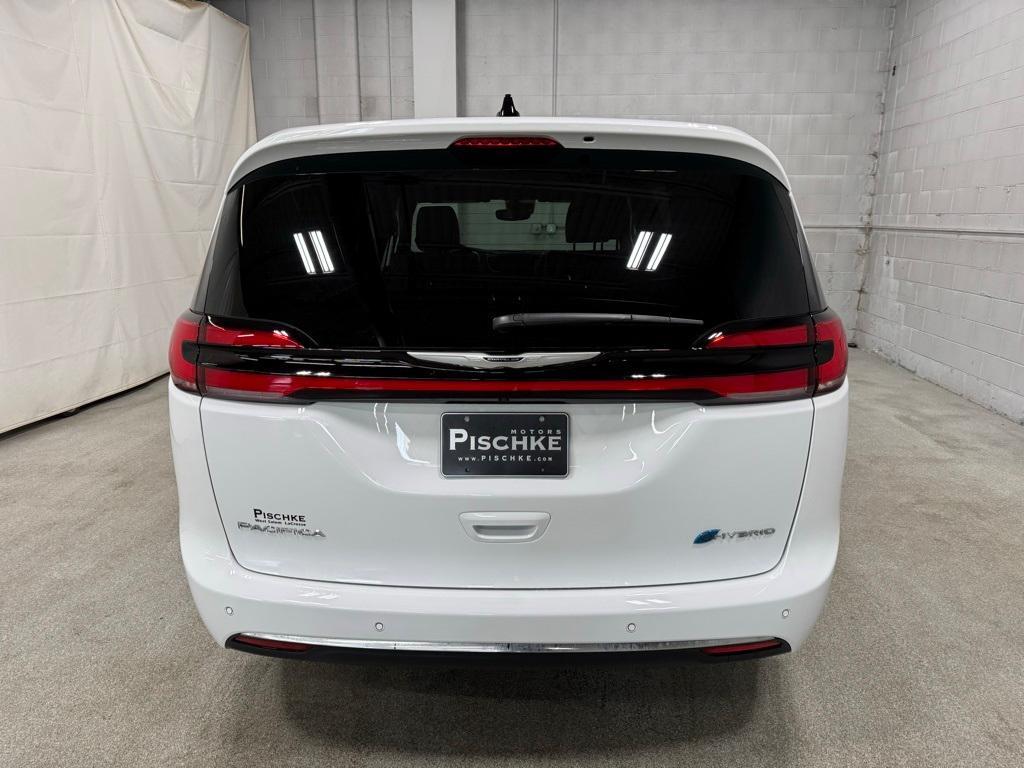 new 2025 Chrysler Pacifica Hybrid car