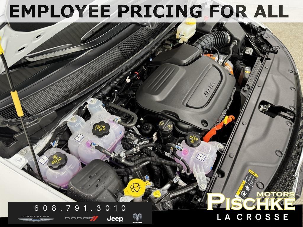 new 2025 Chrysler Pacifica Hybrid car
