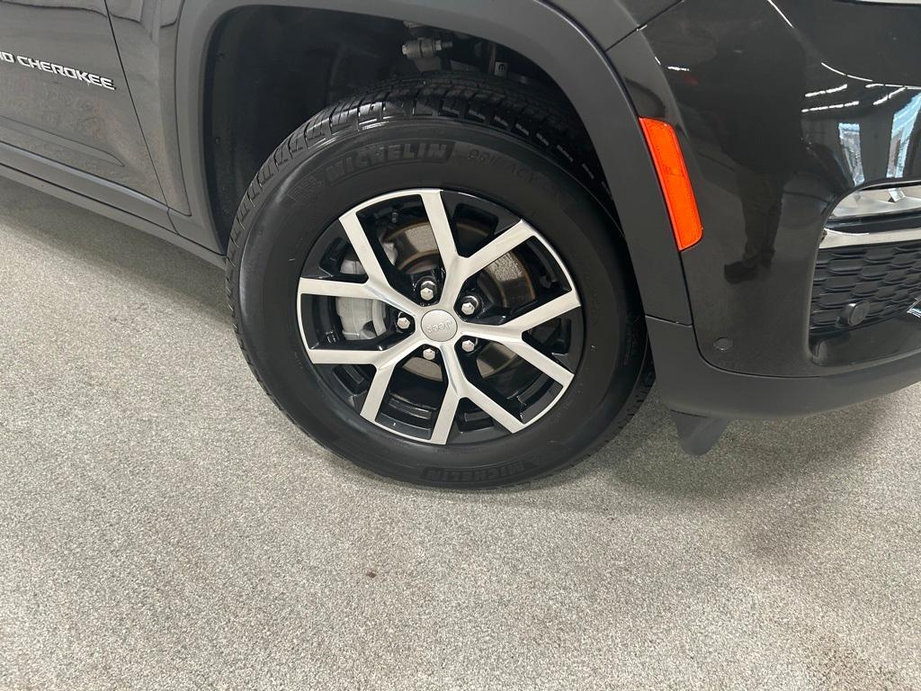 used 2024 Jeep Grand Cherokee car, priced at $40,988